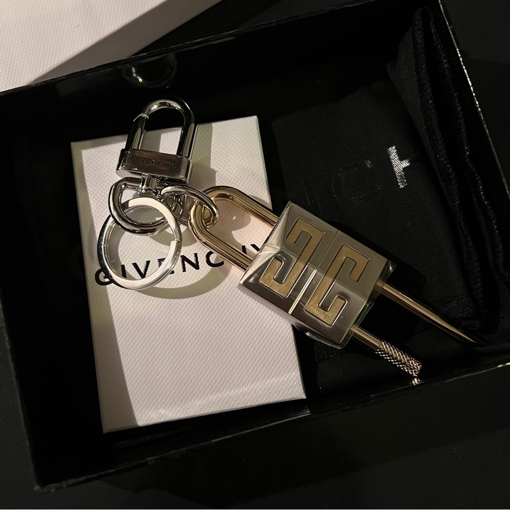 Givenchy gold silver tone shark lock keychain - Picture 2 of 9